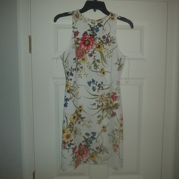 iris Dresses & Skirts - 🔥 free bodycon floral soft dress